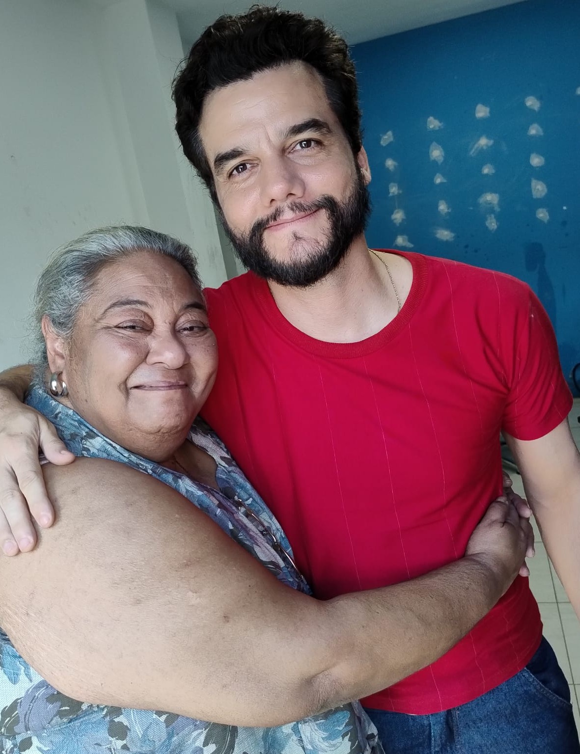 Aline Marta com Wagner Moura durante as gravações do filme. Foto: Arquivo pessoal