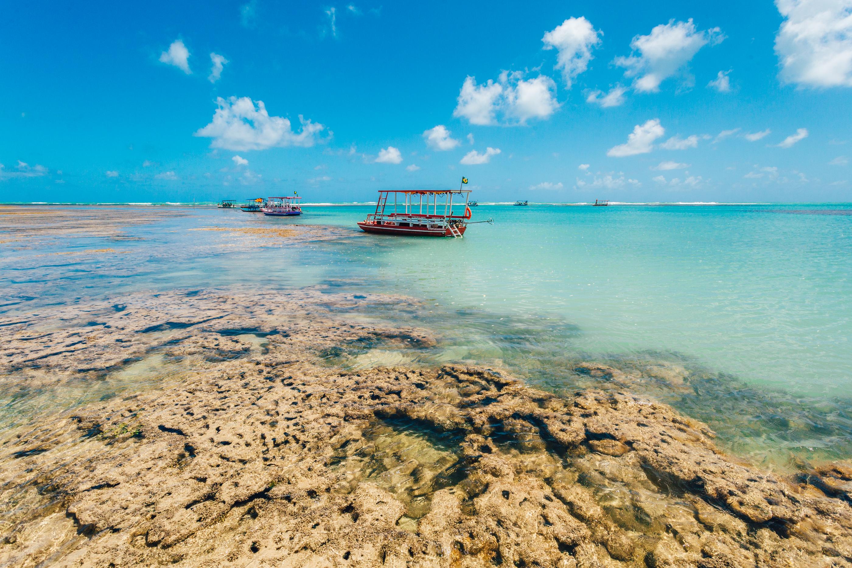 Renan Calheiros destaca a beleza da Praia do Patacho e reforça a importância do turismo em AL