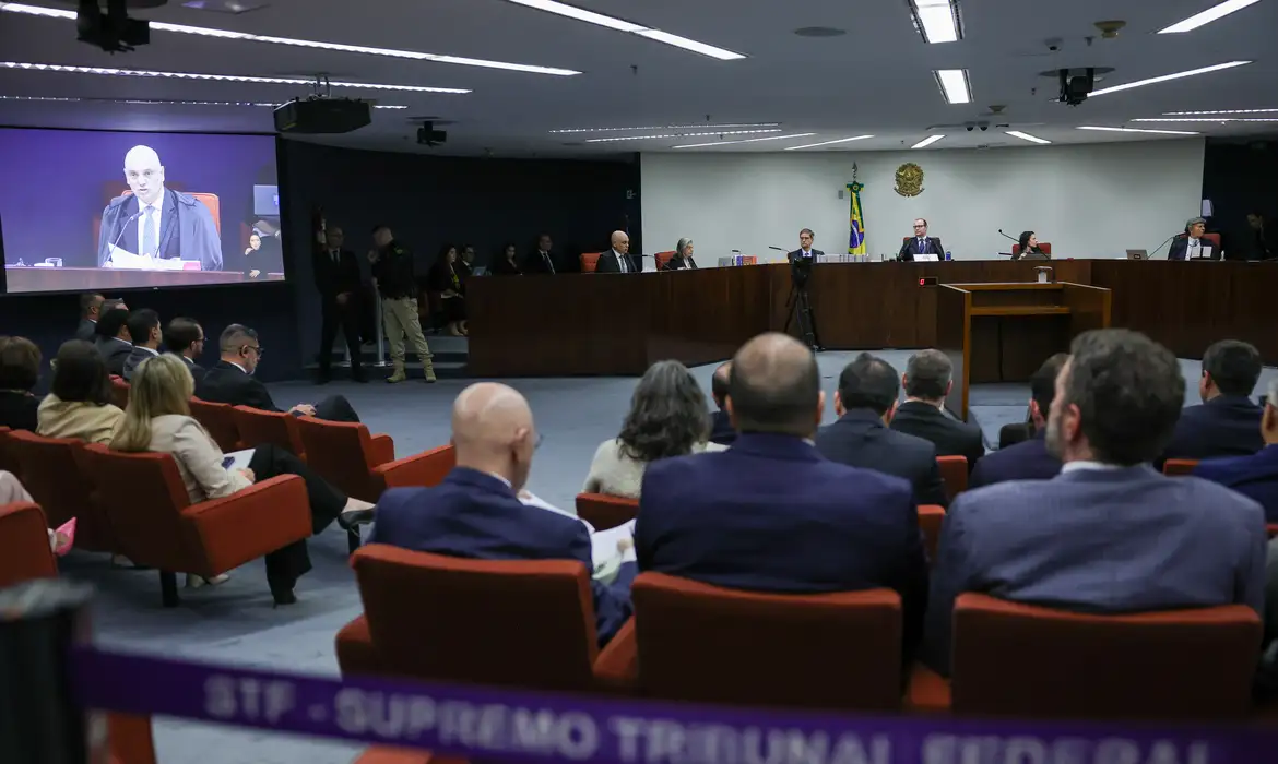 STF retoma julgamento que pode levar Bolsonaro e aliados à prisão