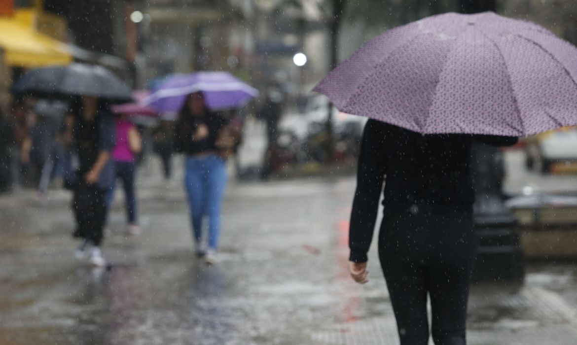 Chuva forte deixa cerca de 700 famílias afetadas em São Paulo