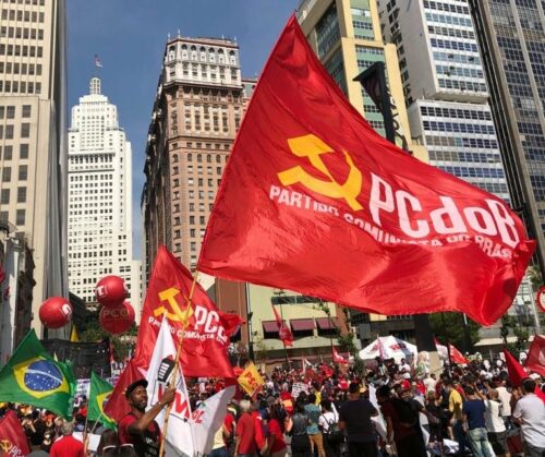PCdoB oficializa apoio à candidatura de Lula