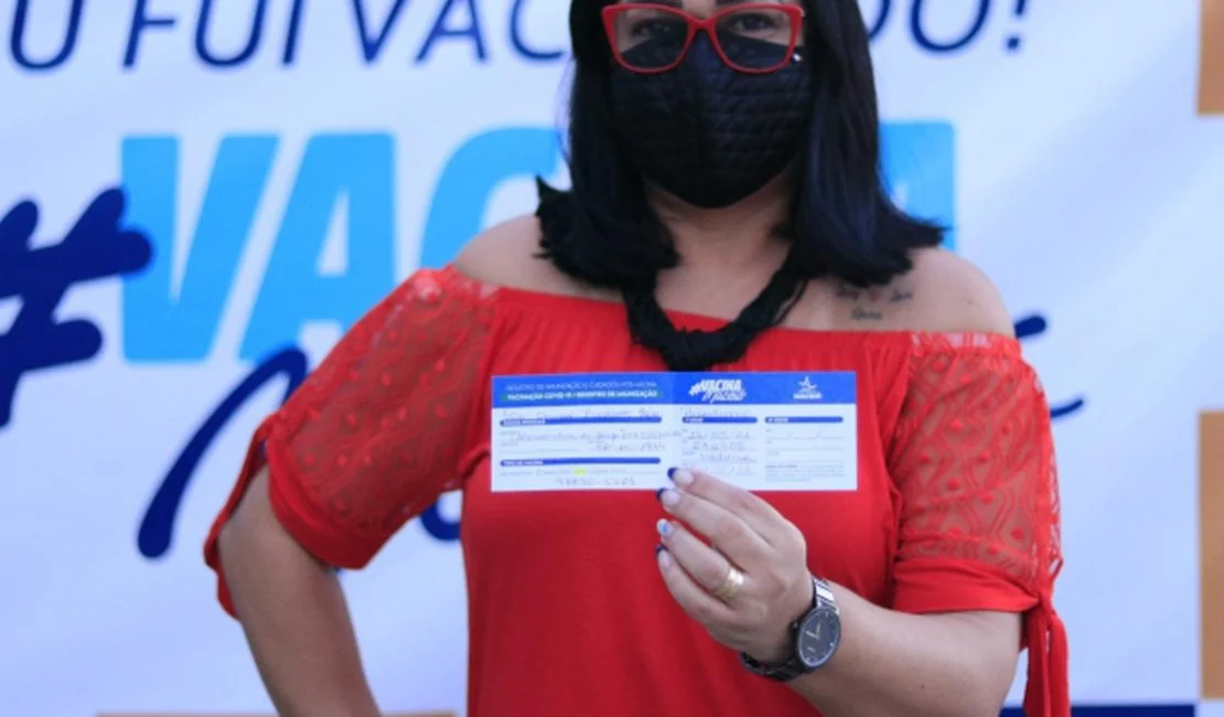 Faltando um mês do possível retorno das aulas, 96% dos profissionais já tomaram a 1ª dose