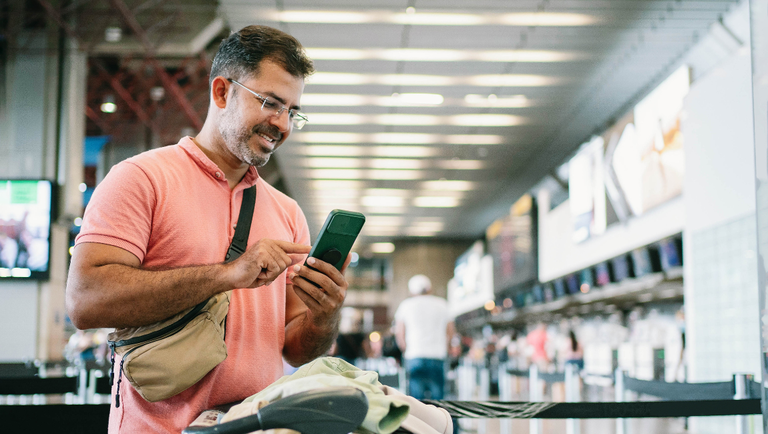 Brasileiros priorizam viagens e experiências a bens materiais, aponta pesquisa