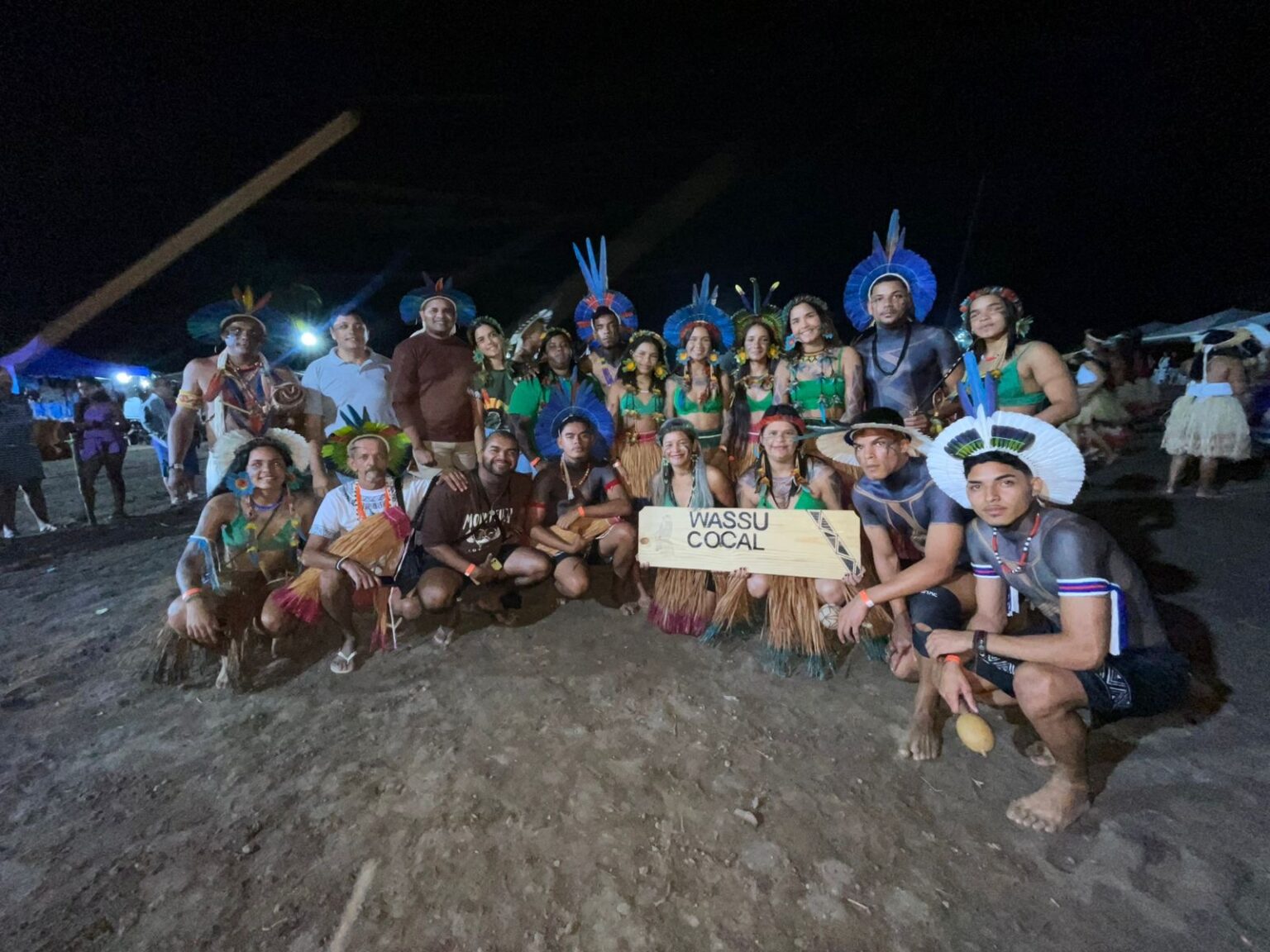 Indígenas interditam BR-101 em protesto por demarcação de territórios