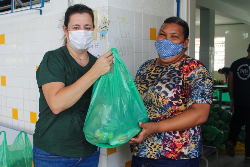 Educação entrega mais uma remessa de kits da agricultura familiar aos alunos da rede municipal