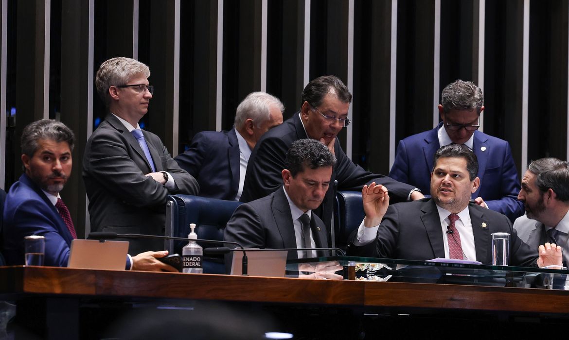 Senado aprova uso do Fundo do Pré-Sal para quitar dívidas do agronegócio