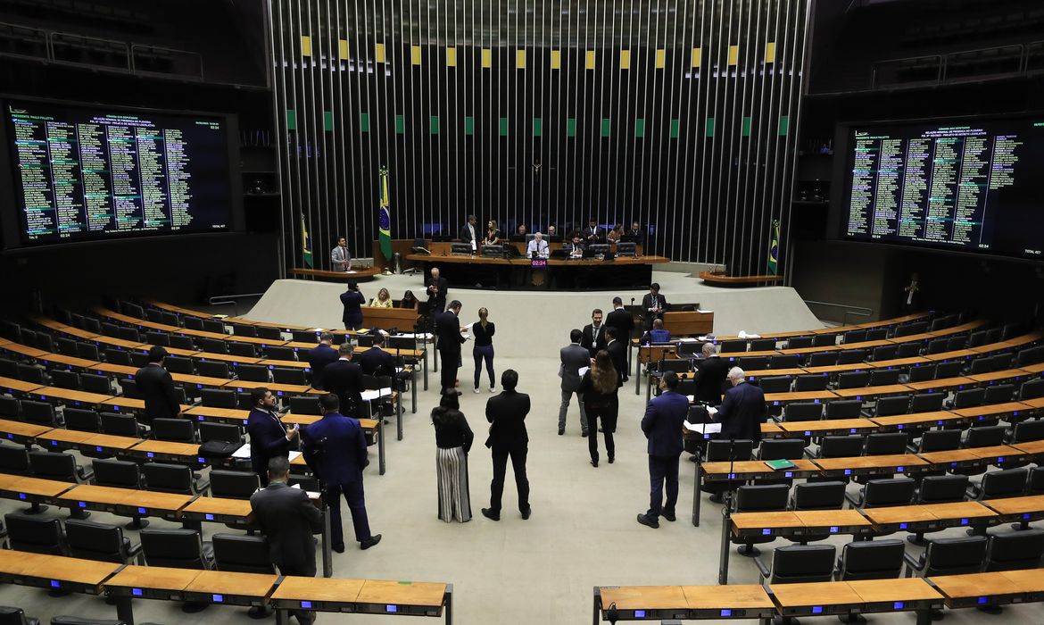 Minirreforma eleitoral limita e parcela multas a partidos políticos