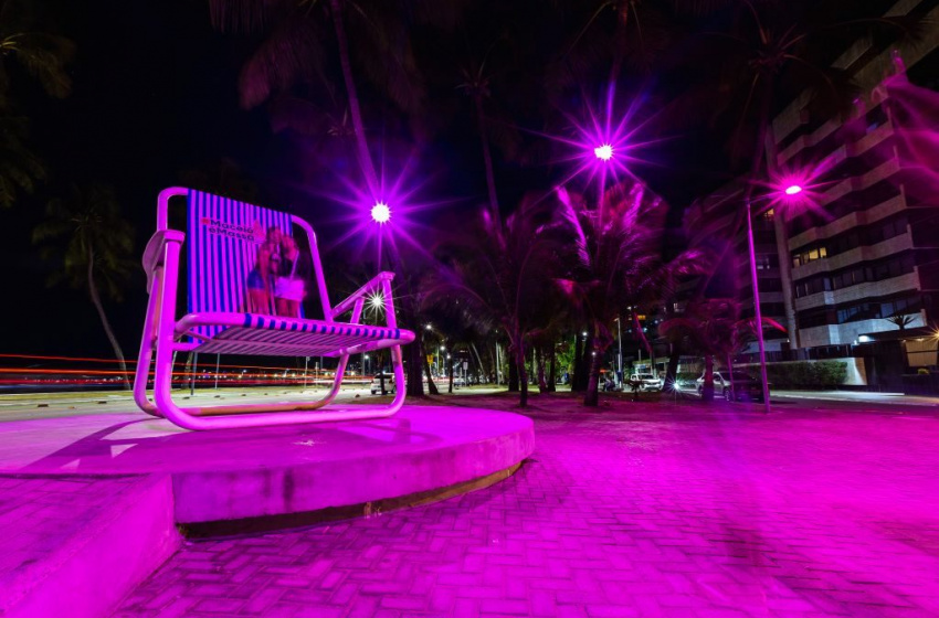Maceió ganha iluminação especial na cor rosa para alerta contra o câncer de mama