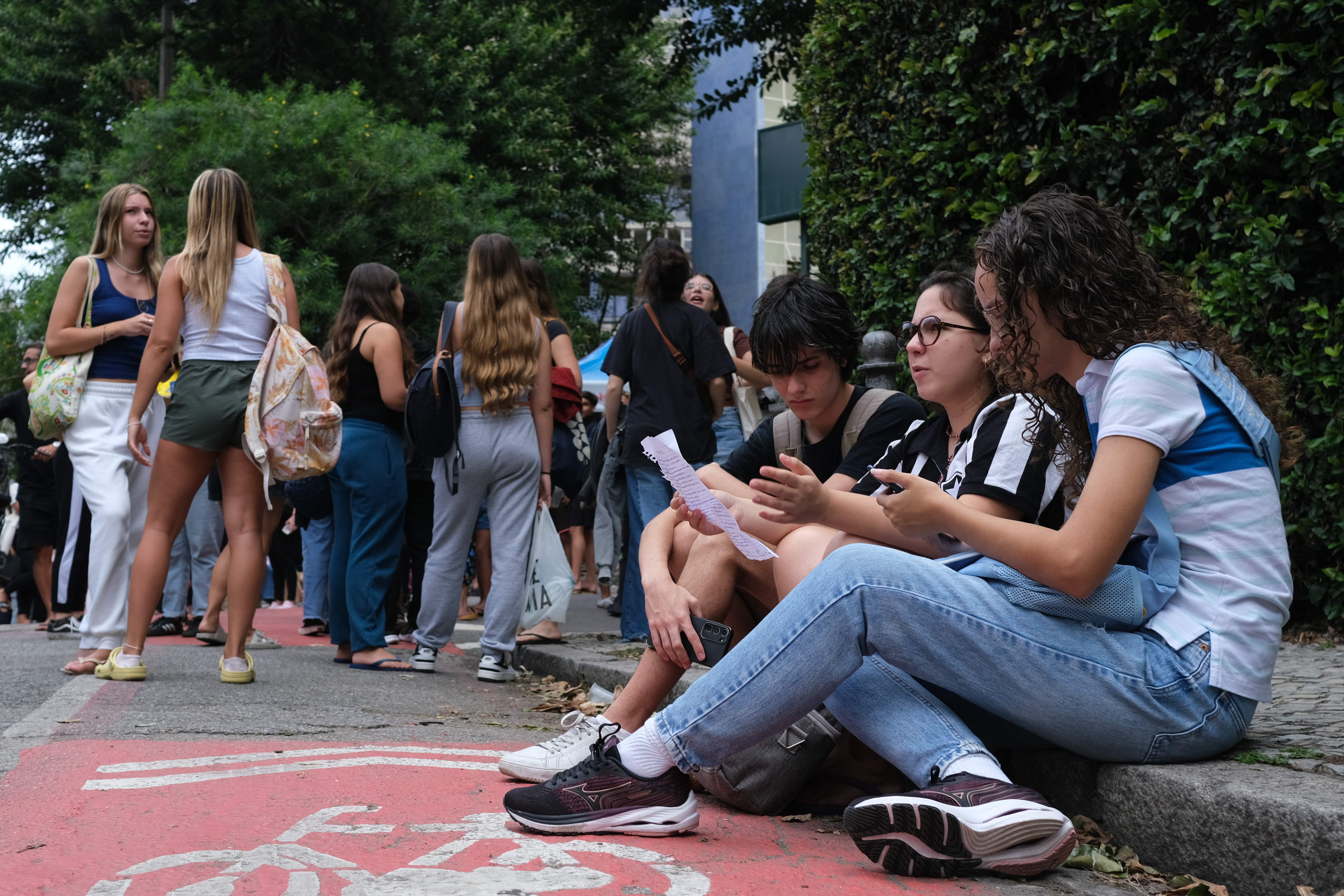 Saeb 2025: Brasil recupera patamar pré-pandemia, mas desafios persistem