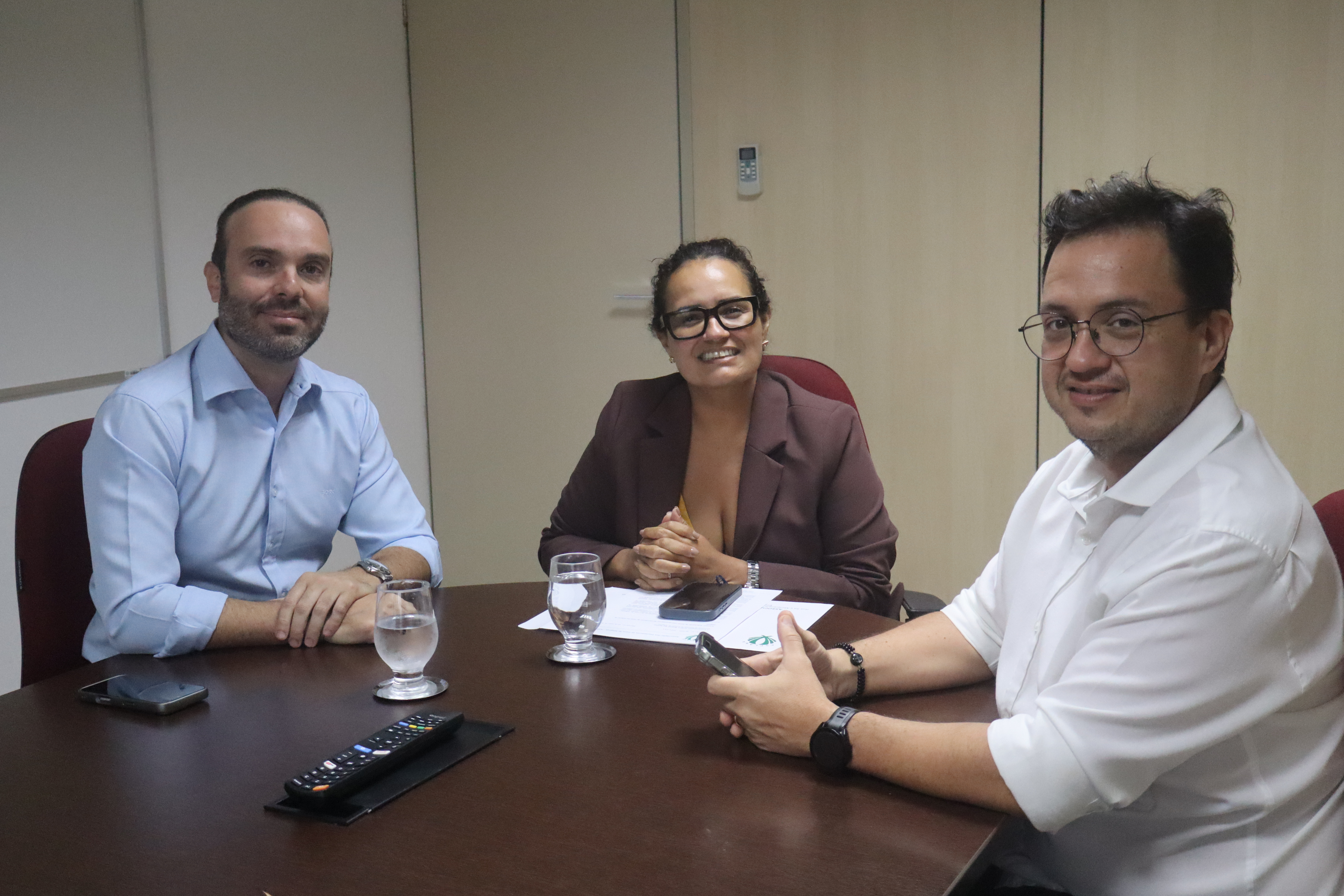 Estado se compromete em buscar meios para socorrer fornecedores de cana