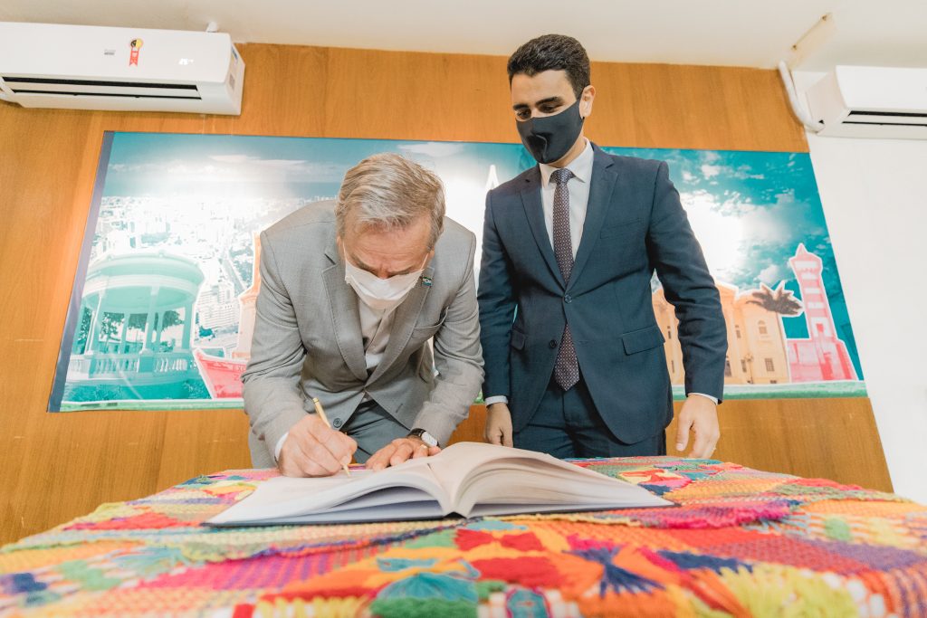 Com viagem de JHC, vice Ronaldo Lessa assume Prefeitura de Maceió