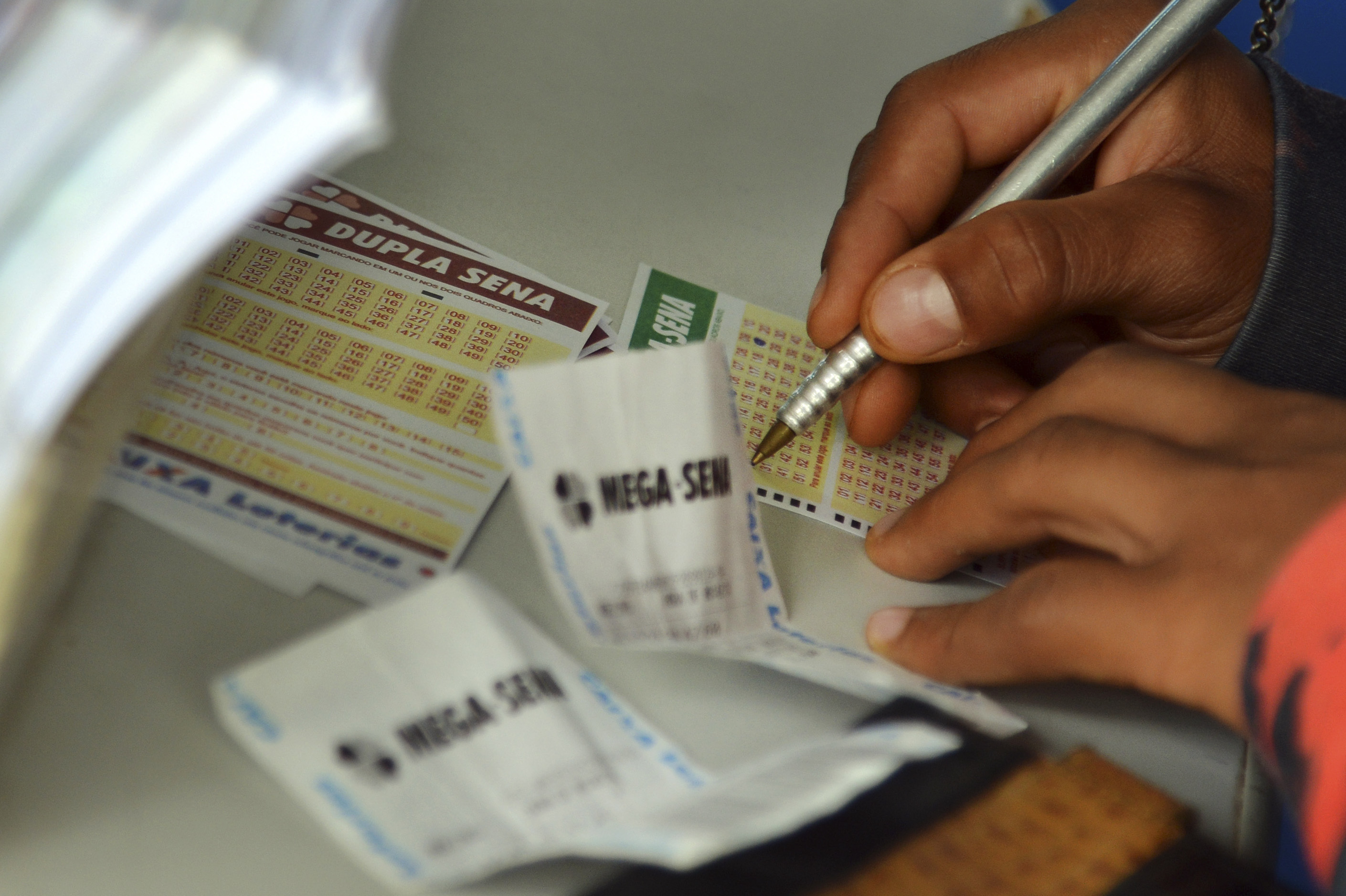 Mega-Sena acumula e prêmio chega a R$ 30 milhões; veja os números sorteados