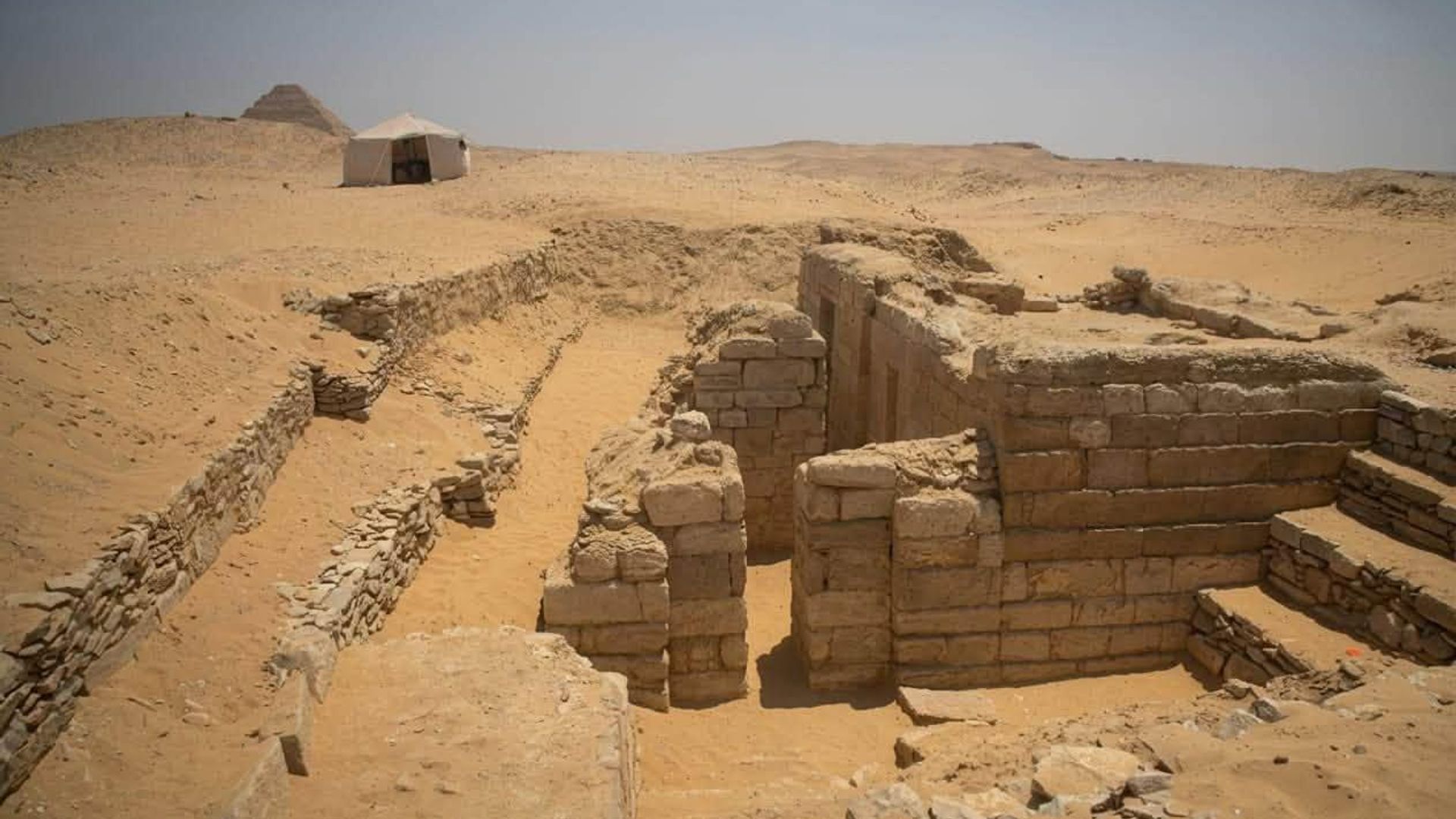 Túmulo egípcio de 4.400 anos é encontrado com relevos preservados no Egito