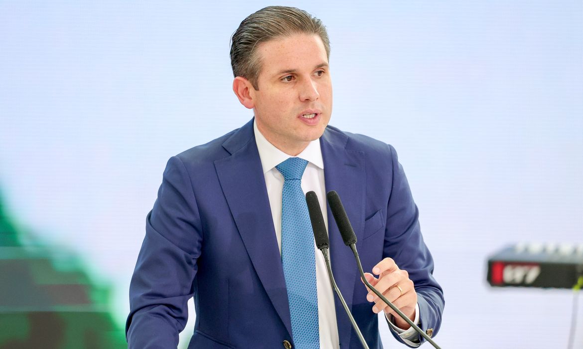 Fim da escala 6x1 pode ser votado em maio, afirma presidente da Câmara