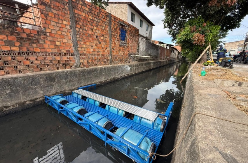 Ecobarreiras são instaladas pela Prefeitura em canais de Maceió