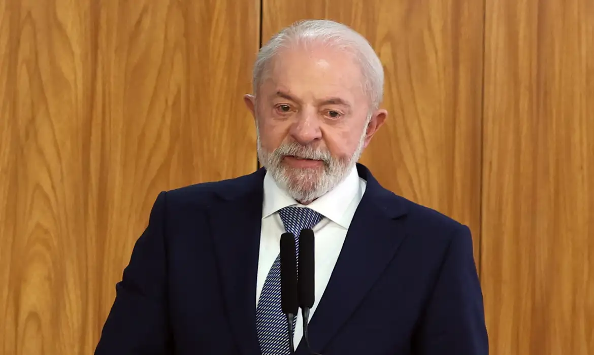 Lula confirma candidatura a quarto mandato presidencial em 2026