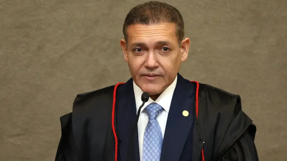 Mensagens citam Kassio Nunes em relato de quarto com 5 meninas em festa