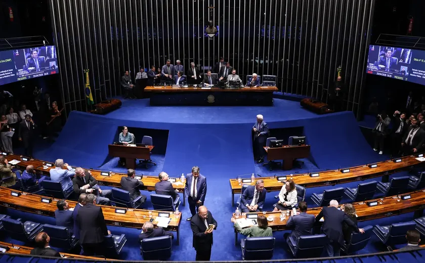 Senado aprova aumento de penas por crimes contra professores e médicos