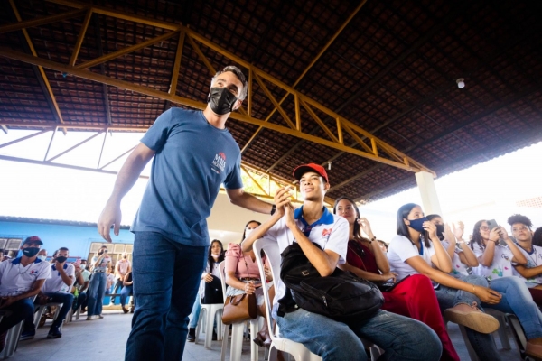 Com repasse de R$ 100 por aluno, Cartão Escola 10 é aprovado na ALE e deve entrar vigor este ano