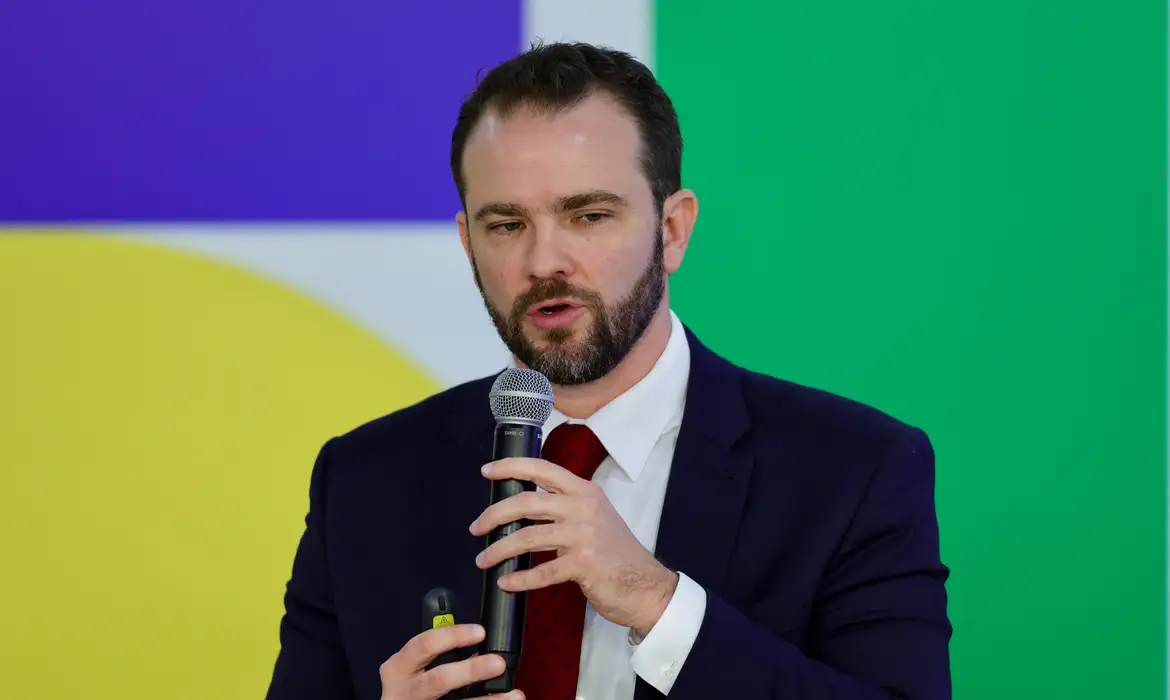 Desenrola 2.0 já renegocia quase R$ 1 bilhão em dívidas, afirma ministro da