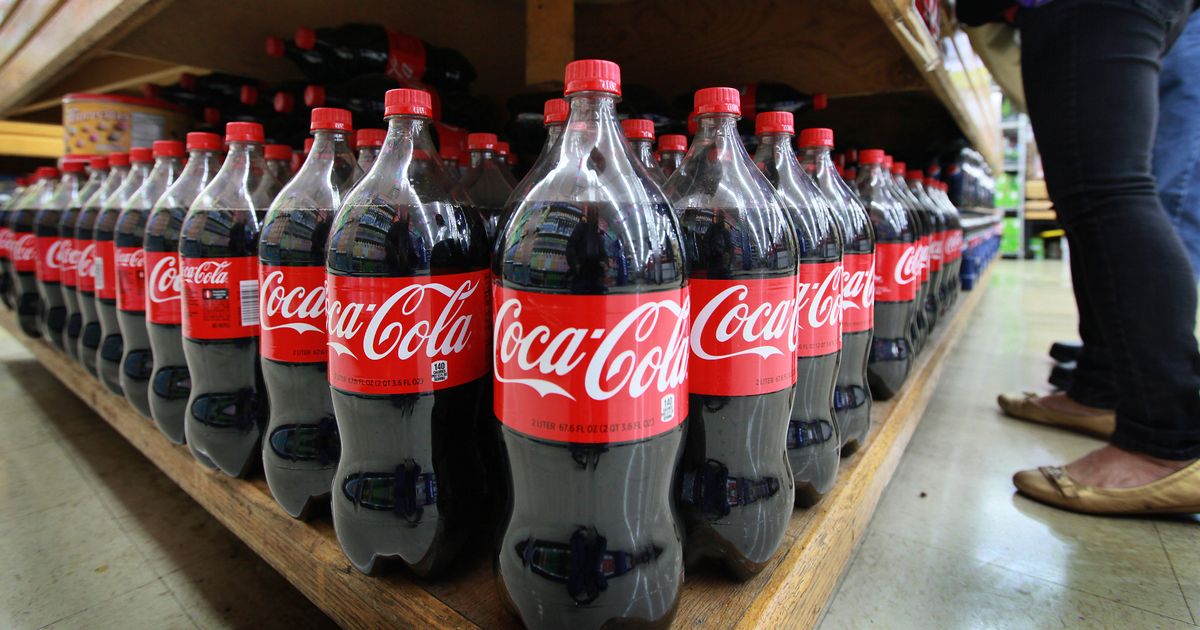 Jovem morre após beber 1,5 litro de Coca-Cola em 10 minutos