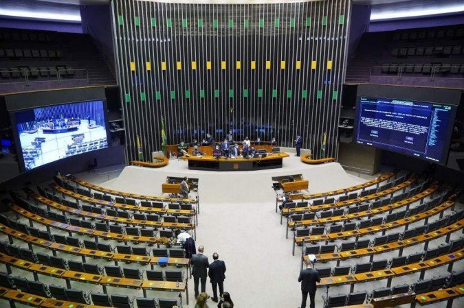 Câmara aprova prisão em regime disciplinar diferenciado para quem matar militares