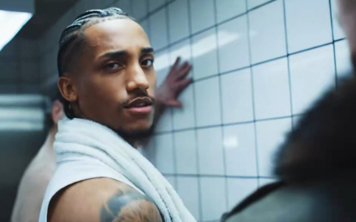 De fora da Copa, João Pedro aparece em clipe de Madonna