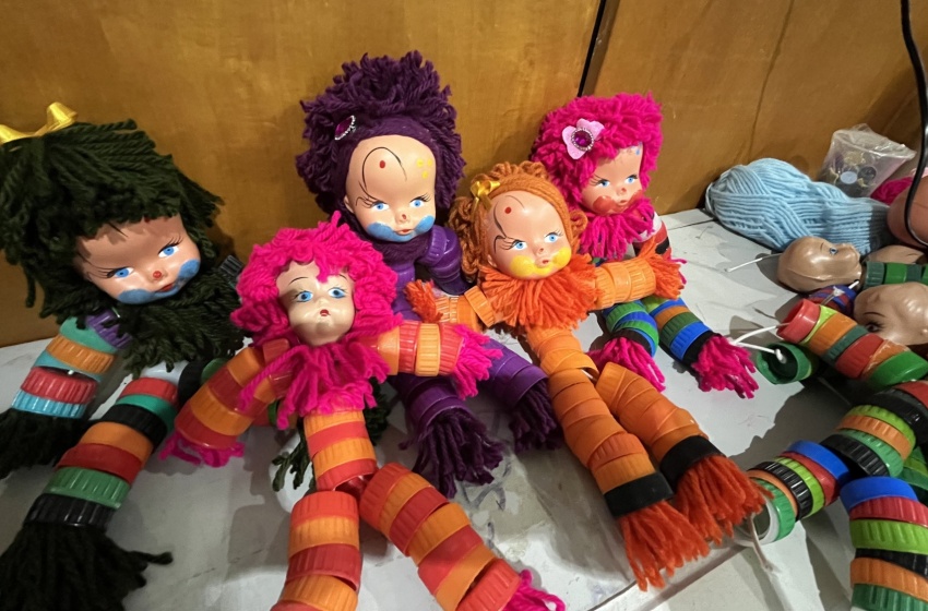 Fabricação de brinquedos sustentáveis oferece lazer criativo no Dia das Crianças