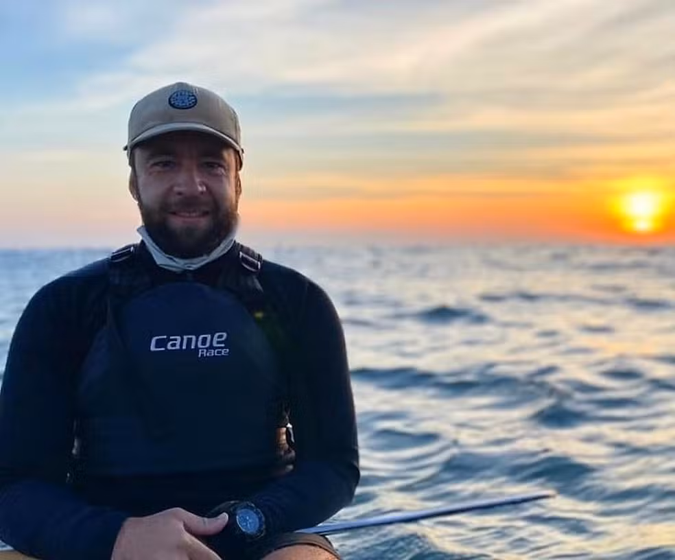Surfista brasileiro operado após ser atingido no coração por peixe-espada