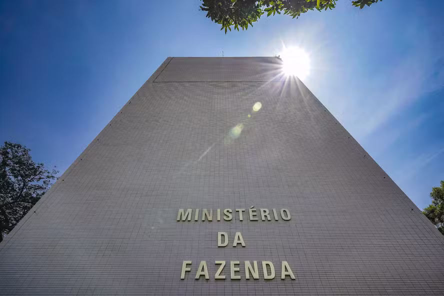 PIB e inflação devem crescer menos em 2025, aponta boletim da Fazenda