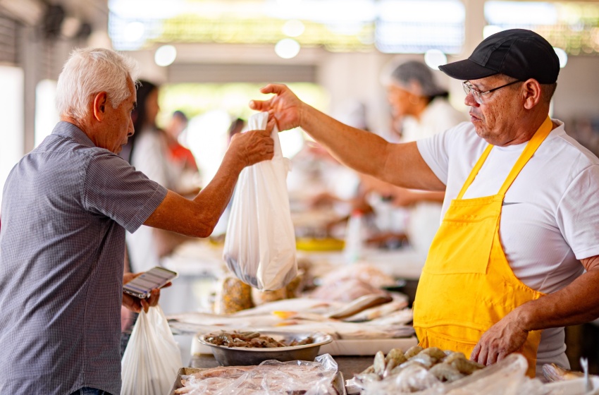 Feiras e mercados públicos funcionam em horário especial no feriado em Maceió