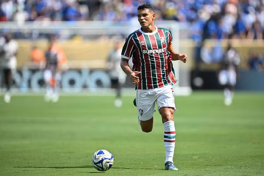 Fluminense anuncia retorno de Thiago Silva após passagem pelo Porto