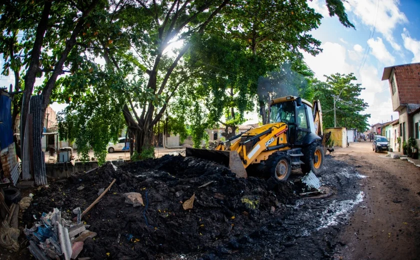 Mais de 11 mil toneladas de resíduos são retiradas de canais de Maceió