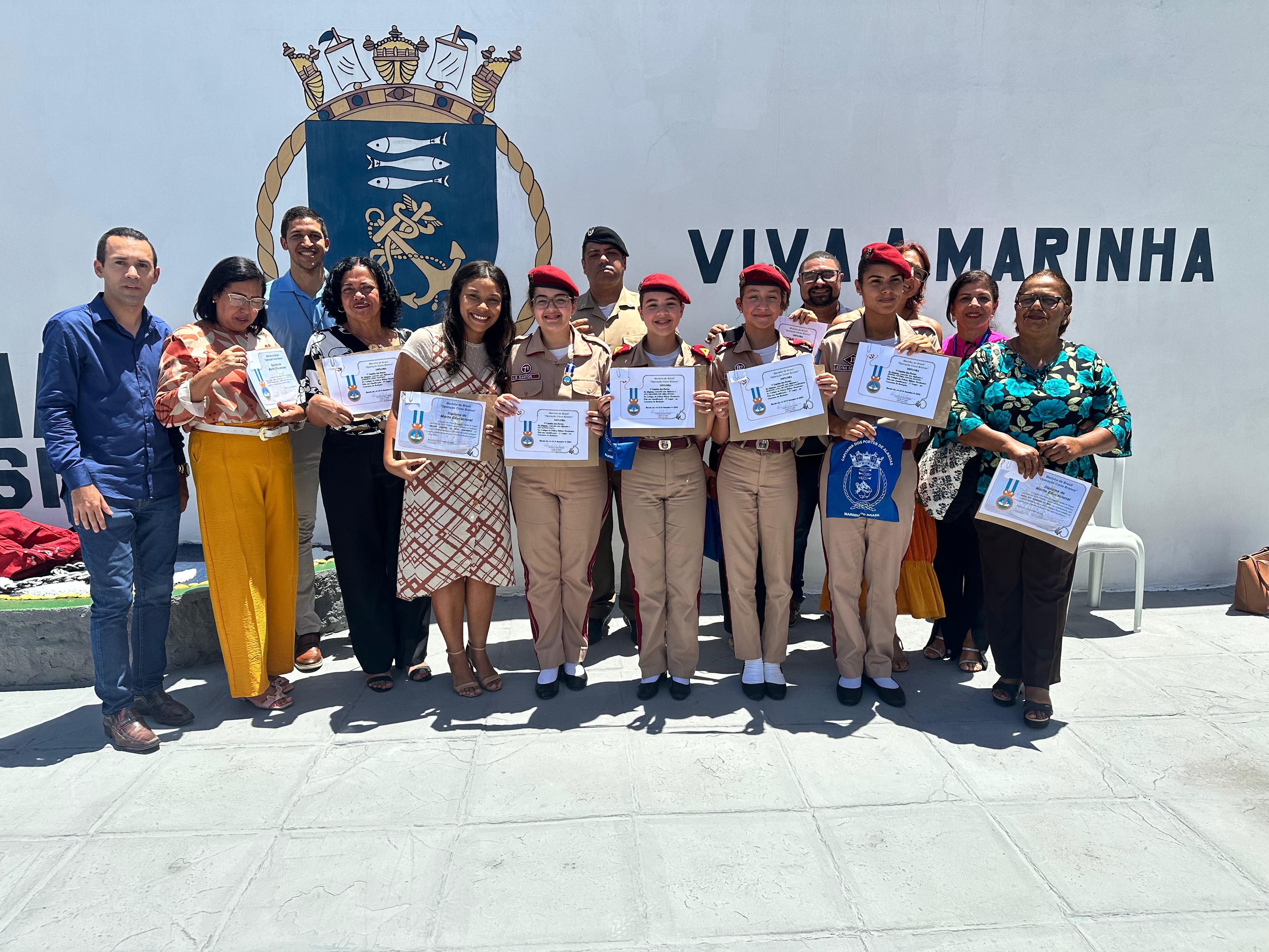 Alunos do Colégio Tiradentes vencem concurso da Marinha do Brasil