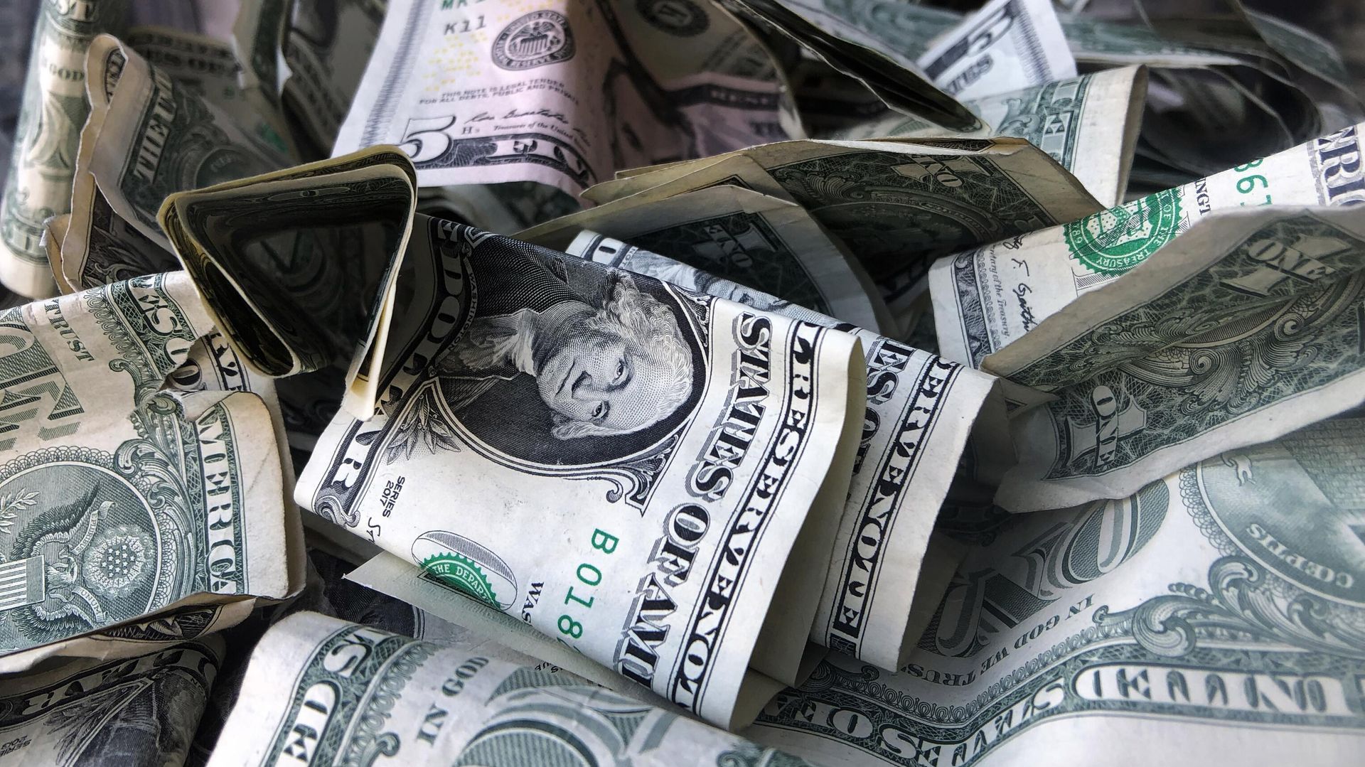 Dívida global atinge US$ 365 trilhões e bate novo recorde histórico