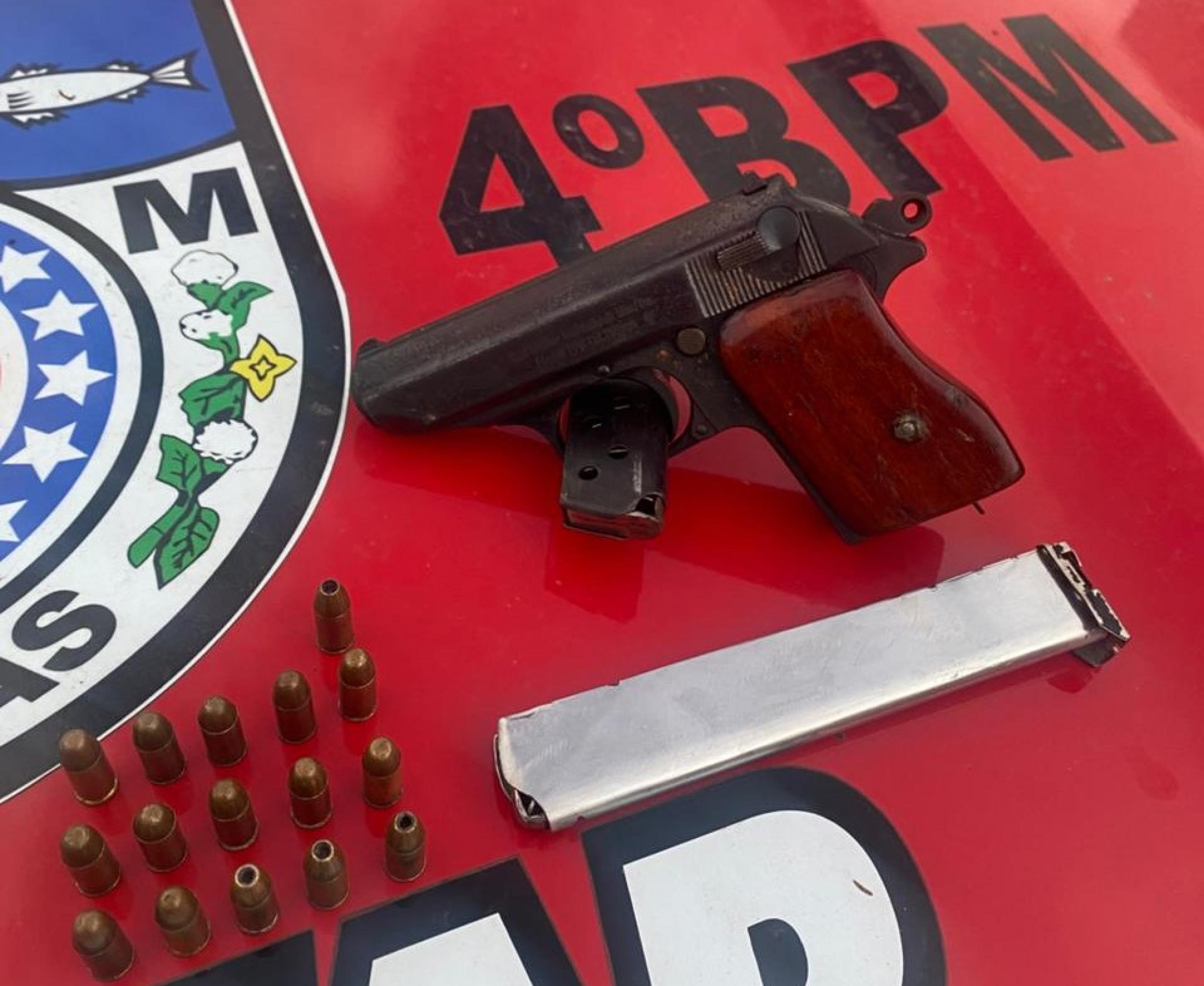 PM apreende drogas em Arapiraca e prende homem com arma de fogo em Maceió