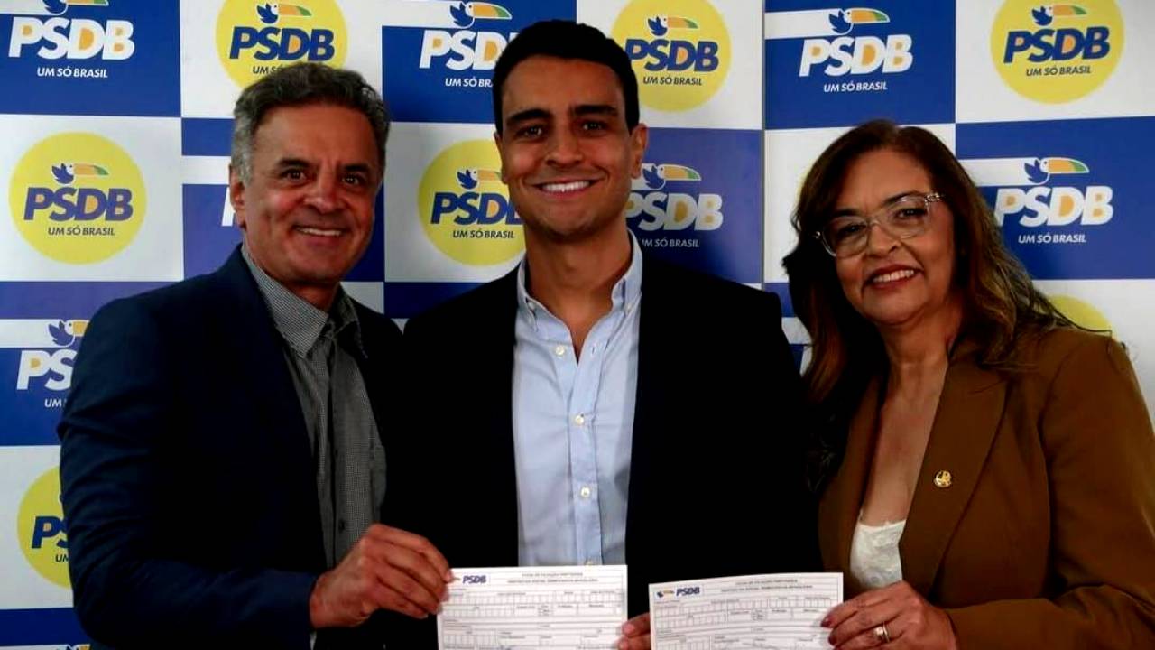 JHC rompe com PL, filia-se ao PSDB e assume vice-presidência nacional da sigla