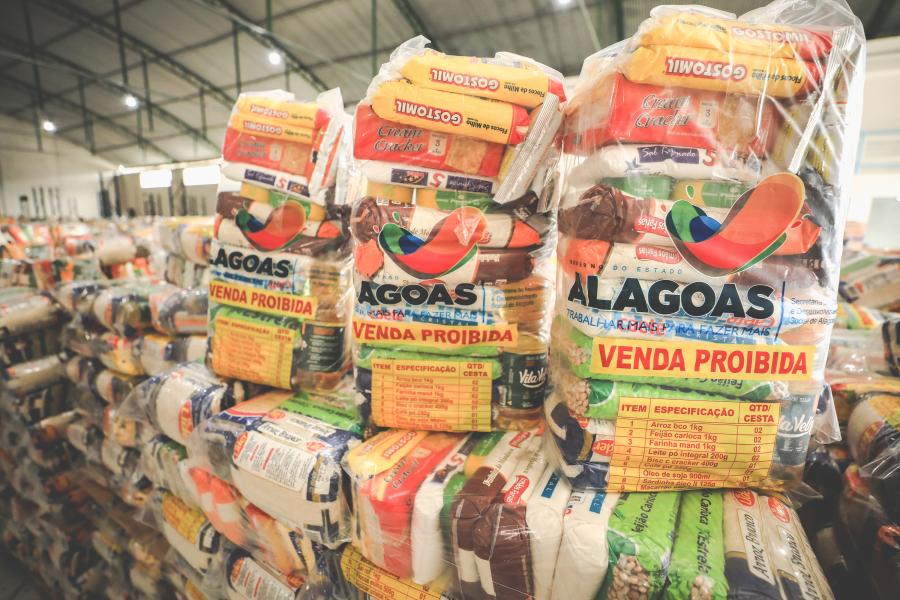 Governo de AL inicia entrega de 250 mil cestas básicas a famílias carentes nesta segunda (19)