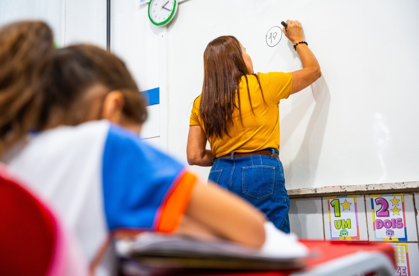 Prefeitura de Maceió abre seleção com 5,7 mil vagas na educação