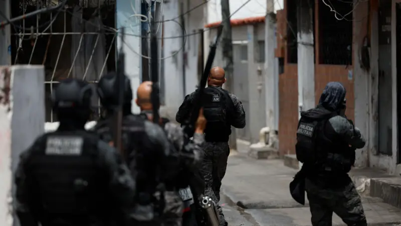 Operação mais letal da história contra Comando Vermelho deixa 64 mortos e 81 presos no Rio