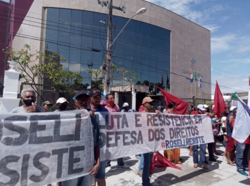Trabalhadores protestam em frente ao TJ/AL por prorrogação de medida cautelar