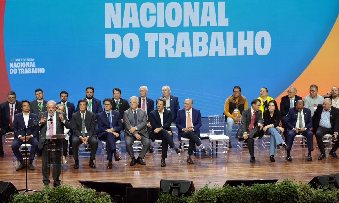 Lula propõe negociação tripartite para o fim da escala 6x1