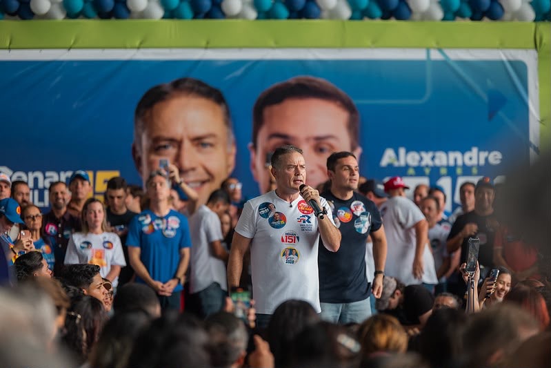 Renan Filho anuncia construção de 80 Clínicas da Família em agenda no Benedito Bentes