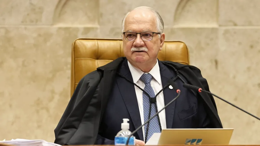 Fatos sobre ministros devem ser apurados 'sem exceção', diz Fachin à PF
