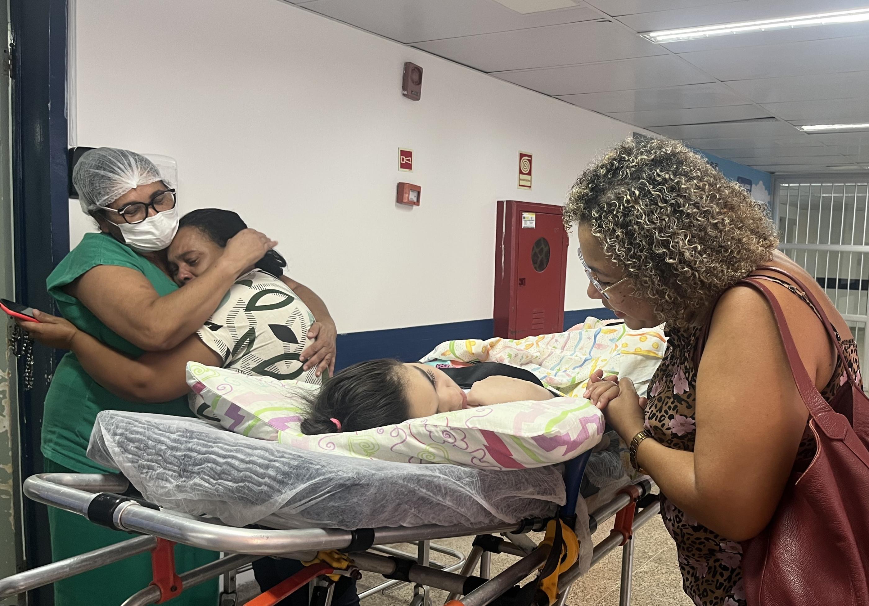 Adolescente atropelada e hospitalizada na véspera de Natal recebe alta