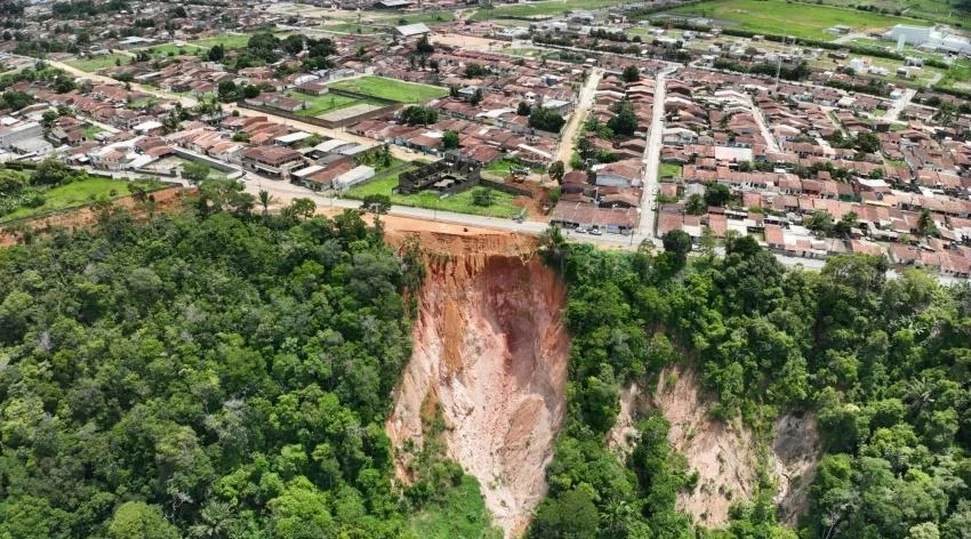 Em Rio Largo, voçoroca cresce sete vezes em dez anos e ameaça imóveis
