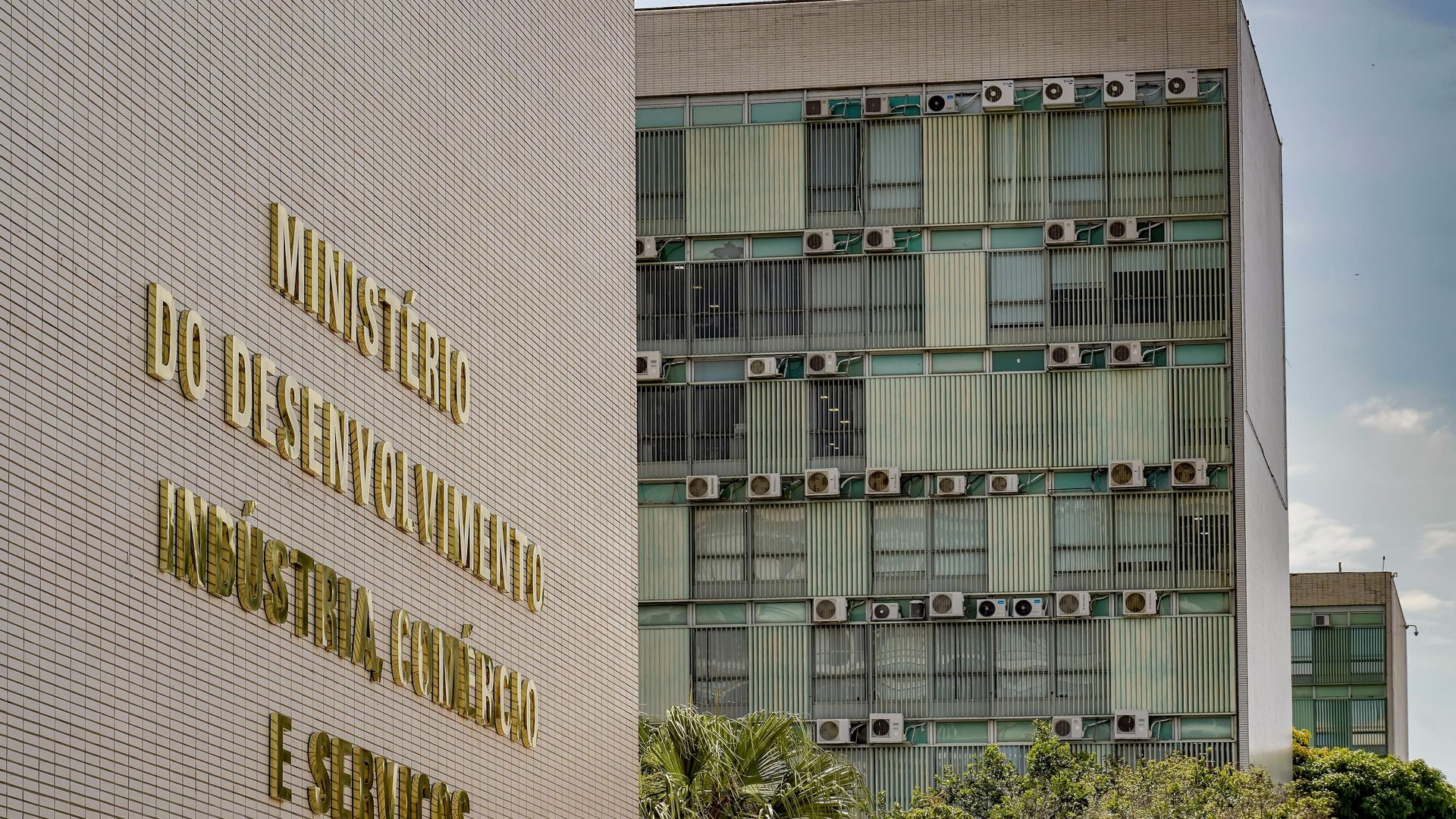Setores pressionam governo após sobretaxa dos EUA e alertam para risco de demissões