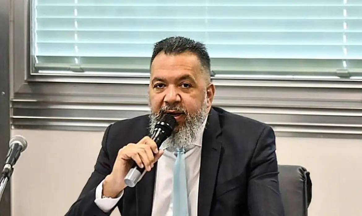 Moraes revoga uso de tornozeleira para ex-prefeito de Belford Roxo
