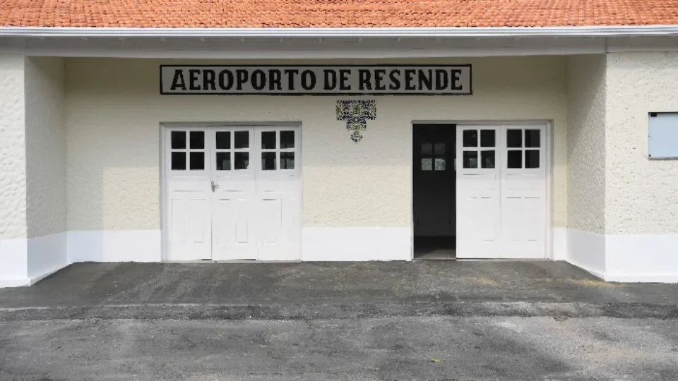 Flávio Bolsonaro destina verba Pix para aeroporto sem voos no Rio
