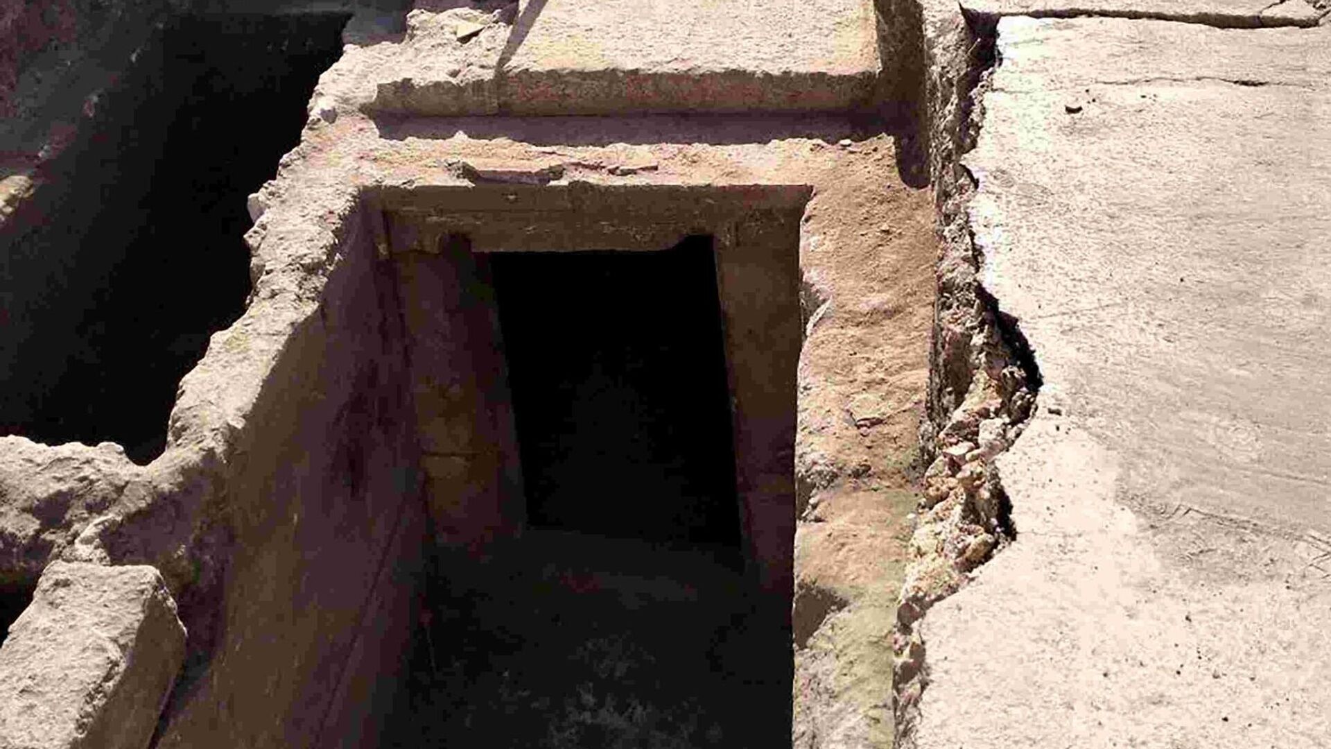 Túmulos infantis de 2.500 anos com cintos de bronze são descobertos na Itália